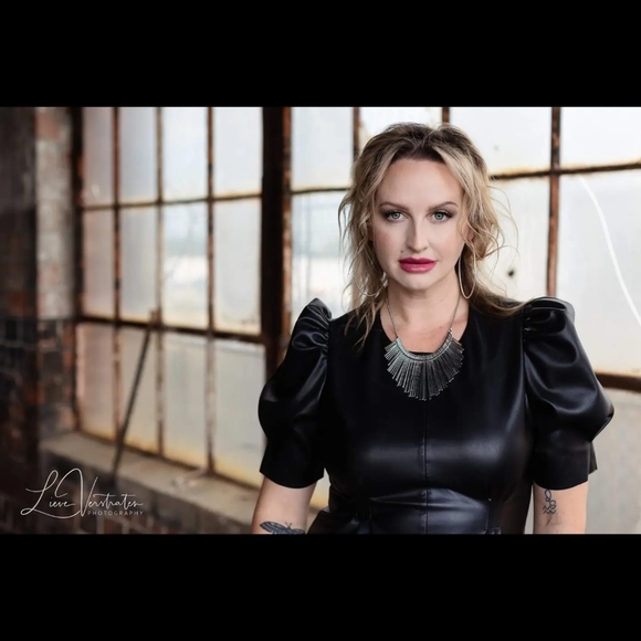 Meet your Posher, Joy - Picture 5 of 5